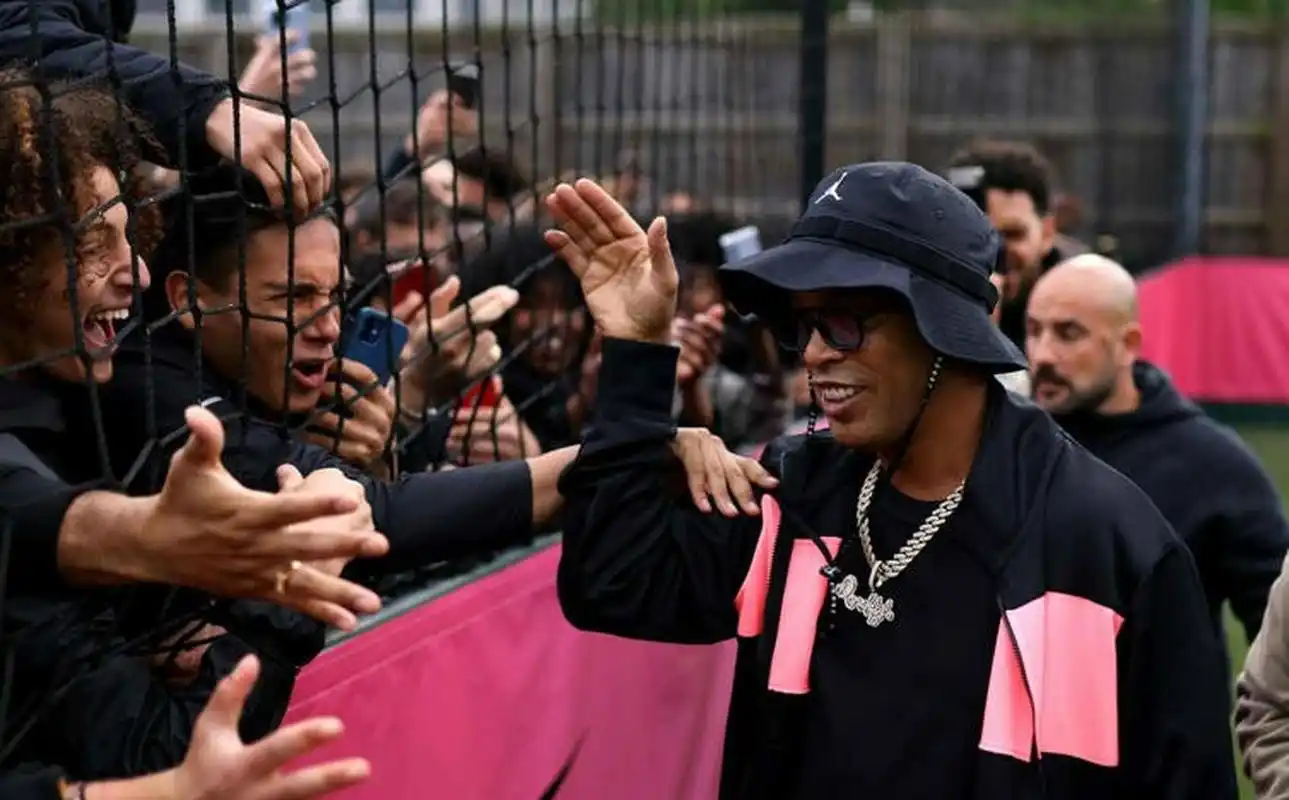 完成了惊天 完成了惊天